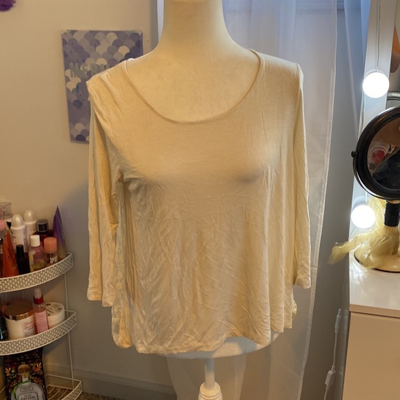 White lace back shirt 🤍 - Picture 4 of 5